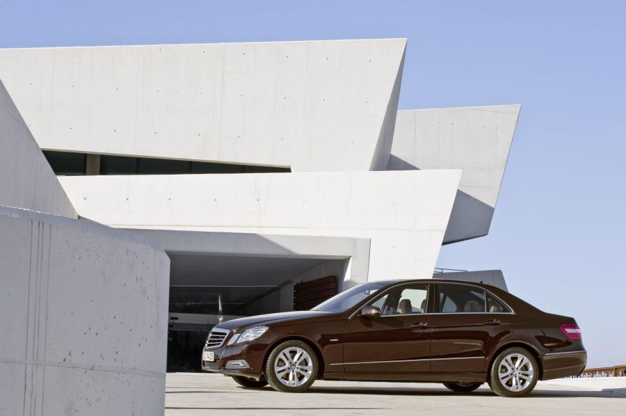  Mercedes-Benz E-Class 2010 года  (фото 27 из 128)